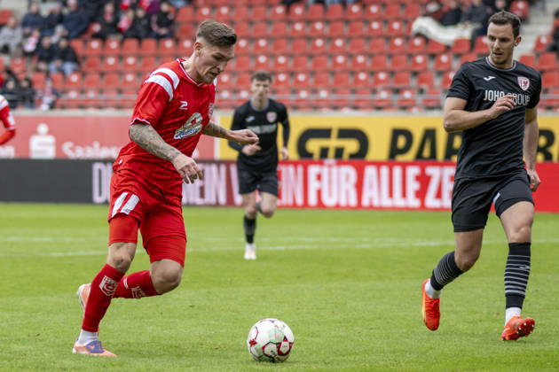 Regionalliga Nordost Season 25 26 Hallescher FC vs Greifswalder FC Halle, Germany February 21, 2026 In the picture from left Niclas Stierlin Halle and Bastian Strietzel Greifswald Halle Saale Leuna Chemie Stadion Sachsen Anhalt Germany