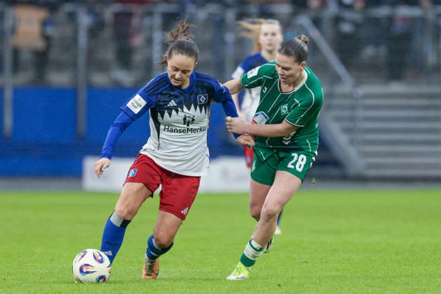 from left Camilla Linberg Hamburger SV, HSV, 47 and Juliane Wirtz SV Werder Bremen, 28 in duel, duel, dynamics, action, action, game scene, THE DFB REGULATIONS PROHIBIT ANY USE OF PHOTOGRAPHS AS IMAGE SEQUENCES AND OR QUASI VIDEO , 21 02 2026, Hamburg Germany , Football, Google Pixel Womens Bundesliga, Hamburger SV SV Werder Bremen xobx