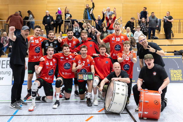 Team, squad, cheers, jubilation, positive emotions, positive emotion, end of match, SV Schwaig Volleyball CERATONIA Volleys Eltmann , Volleyball, 2 Bundesliga Sued, 22 Matchday, 21 02 2026 SV Schwaig Volleyball CERATONIA Volleys Eltmann , Volleyball, 2 Bundesliga Sued, 22 Matchday, 21 02 2026 Schwaig Copyright: xEibner-Pressefoto G.xSantemizx EP_GSZ