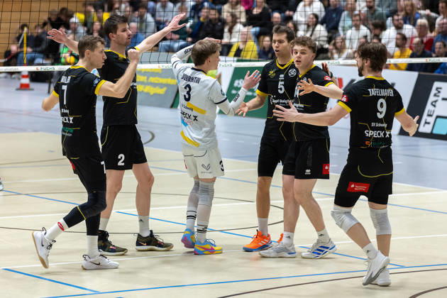 Team, squad, cheers, jubilation, positive emotions, positive emotion, SV Schwaig Volleyball CERATONIA Volleys Eltmann , Volleyball, 2 Bundesliga Sued, 22 Matchday, 21 02 2026 SV Schwaig Volleyball CERATONIA Volleys Eltmann , Volleyball, 2 Bundesliga Sued, 22 Matchday, 21 02 2026 Schwaig Copyright: xEibner-Pressefoto G.xSantemizx EP_GSZ