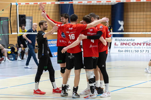 Team, squad, cheers, jubilation, positive emotions, positive emotion, end of match, SV Schwaig Volleyball CERATONIA Volleys Eltmann , Volleyball, 2 Bundesliga Sued, 22 Matchday, 21 02 2026 SV Schwaig Volleyball CERATONIA Volleys Eltmann , Volleyball, 2 Bundesliga Sued, 22 Matchday, 21 02 2026 Schwaig Copyright: xEibner-Pressefoto G.xSantemizx EP_GSZ