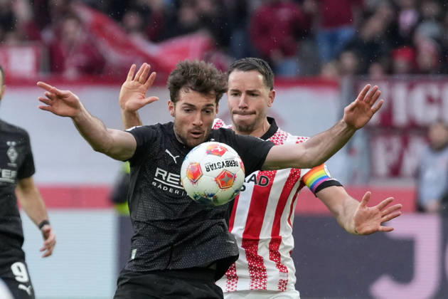 Joe Scally Borussia Mönchengladbach, 29 in duel with Christian Günter Christian Guenter SC Freiburg, 30 , Germany, Soccer, 1 Bundesliga, Matchday 23, 2025 2026, SC Freiburg vs Borussia Mönchengladbach, 22 02 2026, Europa Park Stadion, Freiburg, Germany DFL REGULATIONS PROHIBIT ANY USE OF PHOTOGRAPHS AS IMAGE SEQUENCES AND OR QUASI VIDEO Freiburg Europa Park Stadion Baden Württemberg Germany Copyright: xArnexAmbergx