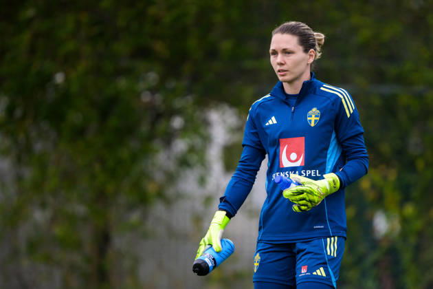 260225 Goalkeeper Jennifer Falk of the Swedish women s national football at a training session on February 25, 2026 in Albufeira Photo Ludvig Thunman BILDBYRAN code LT LT0773 fotboll football soccer fotball träning practice training sverige sweden dam bbeng  Copyright: LUDVIGxTHUNMAN BB260225LT021