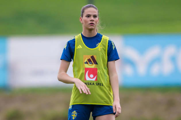 260225 Bella Andersson of the Swedish women s national football at a training session on February 25, 2026 in Albufeira Photo Ludvig Thunman BILDBYRAN code LT LT0773 fotboll football soccer fotball träning practice training sverige sweden dam bbeng  Copyright: LUDVIGxTHUNMAN BB260225LT038