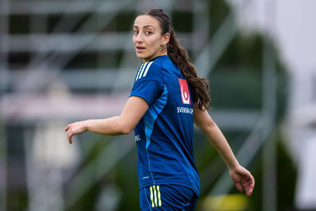 260225 Rosa Kafaji of the Swedish women s national football at a training session on February 25, 2026 in Albufeira Photo Ludvig Thunman BILDBYRAN code LT LT0773 fotboll football soccer fotball träning practice training sverige sweden dam bbeng  Copyright: LUDVIGxTHUNMAN BB260225LT047