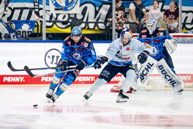 Battle for the puck duel between Myles Powell ERC Ingolstadt, 9 and Yasin Ehliz EHC Red Bull Muenchen, 42 GER, EHC Red Bull Muenchen vs ERC Ingolstadt, Ice Hockey, DEL, Matchday 45, Season 2025 2026, 25 02 2026 GER, EHC Red Bull Muenchen vs ERC Ingolstadt, Ice Hockey, DEL, Matchday 45, Season 2025 2026, 25 02 2026 Muenchen Copyright: xEibner-Pressefoto HeikexFeinerx EP_HFR