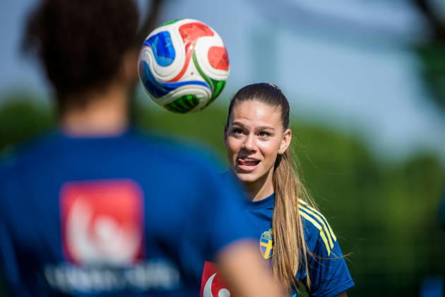 260226 Bella Andersson of the Swedish women s national football team at a training session on February 26, 2026 in Albuferia Photo Ludvig Thunman BILDBYRAN code LT LT0774 fotboll football soccer fotball träning practice training sverige sweden dam bbeng Copyright: LUDVIGxTHUNMAN BB260226LT012