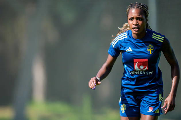 260226 Evelyn Ijeh of the Swedish women s national football team at a training session on February 26, 2026 in Albuferia Photo Ludvig Thunman BILDBYRAN code LT LT0774 fotboll football soccer fotball träning practice training sverige sweden dam bbeng  Copyright: LUDVIGxTHUNMAN BB260226LT019