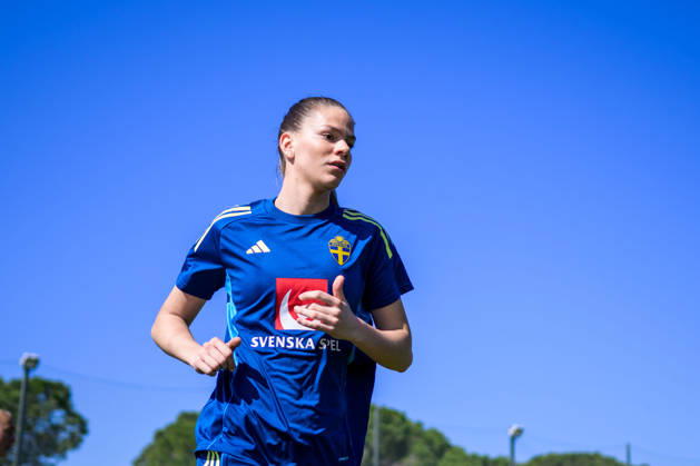 260226 Bella Andersson of the Swedish women s national football team at a training session on February 26, 2026 in Albuferia Photo Ludvig Thunman BILDBYRAN code LT LT0774 fotboll football soccer fotball träning practice training sverige sweden dam bbeng  Copyright: LUDVIGxTHUNMAN BB260226LT056