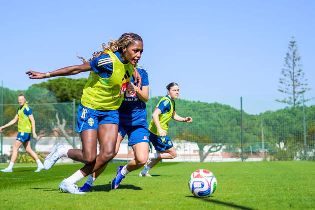 260226 Evelyn Ijeh of the Swedish women s national football team at a training session on February 26, 2026 in Albuferia Photo Ludvig Thunman BILDBYRAN code LT LT0774 fotboll football soccer fotball träning practice training sverige sweden dam bbeng  Copyright: LUDVIGxTHUNMAN BB260226LT058