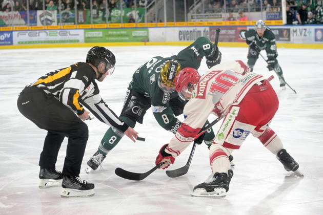 Jack Dugan Bietigheim Steelers, 08 in duel at the face-off with Julian Kornelli EV Landshut, 10 Bietigheim Steelers vs EV Landshut, Ice Hockey, DEL 2, 49 Matchday, Season 2025 2026, 27 02 2026 Bietigheim Steelers vs EV Landshut, Ice Hockey, DEL 2, 49 Matchday, Season 2025 2026, 27 02 2026 Bietigheim Copyright: xEibner-Pressefotox EP_TBR
