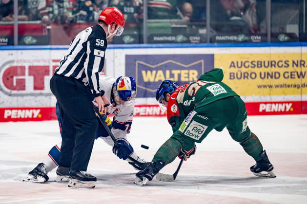 Linesperson Jonas Reinold executes a faceoff between Brady Ferguson EHC Red Bull Muenchen, 12 and Cody Kunyk Augsburger Panther, 20 GER, Augsburger Panther vs EHC Red Bull Muenchen, Ice Hockey, DEL, Matchday 46, Season 2025 2026, 27 02 2026 GER, Augsburger Panther vs EHC Red Bull Muenchen, Ice Hockey, DEL, Matchday 46, Season 2025 2026, 27 02 2026 Augsburg Copyright: xEibner-Pressefoto HeikexFeinerx EP_HFR