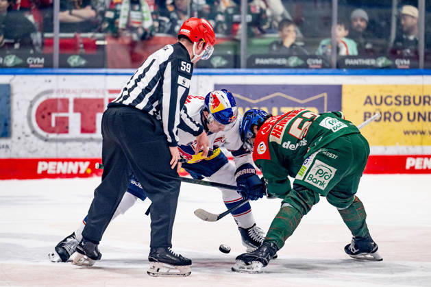 Linesperson Jonas Reinold executes a faceoff between Gabriel Fontaine EHC Red Bull Muenchen, 97 and Enrico Henriquez Augsburger Panther, 52 GER, Augsburger Panther vs EHC Red Bull Muenchen, Ice Hockey, DEL, Matchday 46, Season 2025 2026, 27 02 2026 GER, Augsburger Panther vs EHC Red Bull Muenchen, Ice Hockey, DEL, Matchday 46, Season 2025 2026, 27 02 2026 Augsburg Copyright: xEibner-Pressefoto HeikexFeinerx EP_HFR