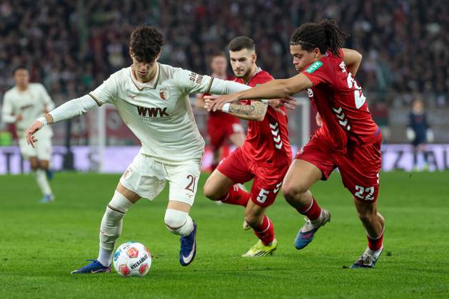 in duel, action, with Rodrigo Ribeiro 21 FC Augsburg , Jahmai Simpson Pusey 22 1 FC Koeln , FC Augsburg vs 1 FC Koeln, Football, 1 Bundesliga, 24 Matchday, 27 02 2026 DFB regulations prohibit any use of photographs as image sequences and or quasi video Augsburg Bayern Germany Copyright: xkolbert-press ChristianxKolbertx