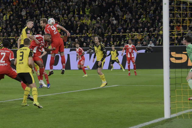 Nico Schlotterbeck Dortmund 4 scores the goal for 1 0 28 02 2026 ¢ Football ¢ Borussia Dortmund vs FC Bayern Muenchen , Signal Iduna Park, Dortmund, DFB DFL REGULATIONS PROHIBIT ANY USE OF PHOTOGRAPHS AS IMAGE SEQUENCES AND OR QUASI VIDEO Copyright: xpepphotox xHorstxMauelshagenx pep00321, pep_20260228_hm_293891