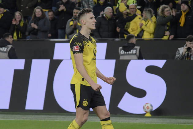Nico Schlotterbeck Dortmund 4 cheers to the fans after scoring the 1 0 goal 28 02 2026 ¢ Football ¢ Borussia Dortmund vs FC Bayern Muenchen , Signal Iduna Park, Dortmund, DFB DFL REGULATIONS PROHIBIT ANY USE OF PHOTOGRAPHS AS IMAGE SEQUENCES AND OR QUASI VIDEO Copyright: xpepphotox xHorstxMauelshagenx pep00321, pep_20260228_hm_293969