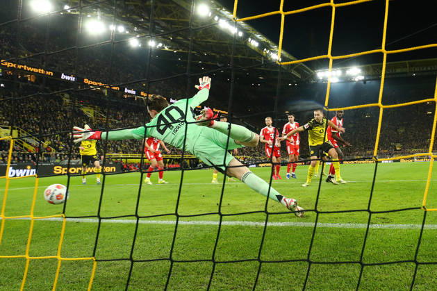 Dortmund, Germany, 28 02 26, Nico Schlotterbeck Borussia Dortmund shoots the 1 0 during the match of the 1 Bundesliga between Borussia Dortmund FC Bayern Muenchen at the Signal Iduna Park in Dortmund Photo by Joachim Bywaletz DFB DFL REGULATIONS PROHIBIT ANY USE OF PHOTOGRAPHS AS IMAGE SEQUENCES AND OR QUASI VIDEO Copyright: JoachimxBywaletz xJB-Sportfoto