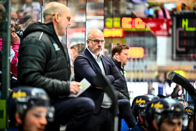 Stefan Nyman Head Coach, Head Coach, Iserlohn Roosters , GER, Iserlohn Roosters vs Augsburger Panther, Ice Hockey, Penny DEL, 47 Matchday, Season 2025 2026, 01 03 2026, GER, Iserlohn Roosters vs Augsburger Panther, Ice Hockey, Penny DEL, 47 Matchday, Season 2025 2026, 01 03 2026 Iserlohn Copyright: xJonasxBrockmann Eibner-Pressefotx EP_JBN