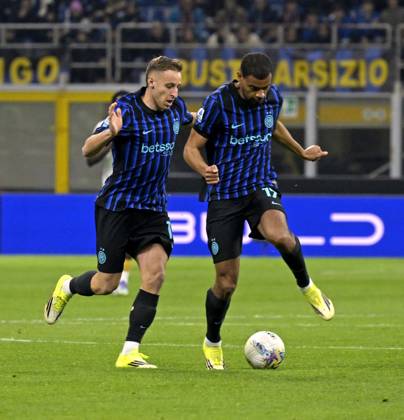 Foto IPP Paolo Bona Milano 28 02 2026 Campionato Serie A di Calcio stagione 2025 2026 partita Inter-Genoa Nella foto Davide Frattesi e Andy Diouf Italy Photo Press Worldwide Copyright italy ITALY Copyright: xR4924_italyphotopressx