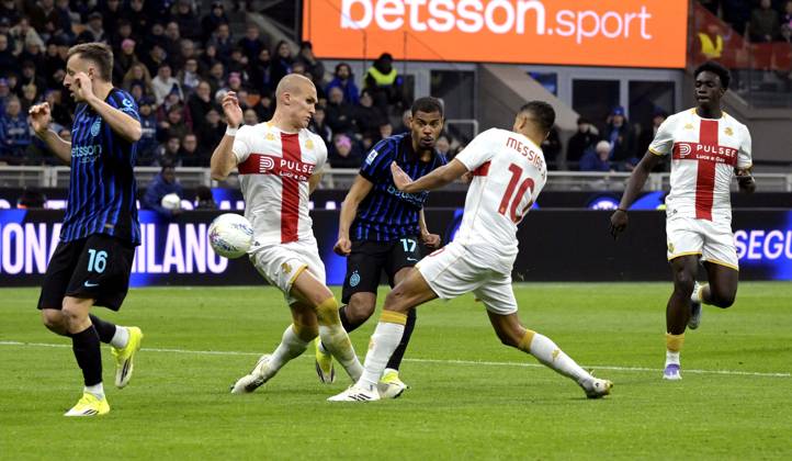 Foto IPP Paolo Bona Milano 28 02 2026 Campionato Serie A di Calcio stagione 2025 2026 partita Inter-Genoa Nella foto Andy Diouf e Leo Ostigard Italy Photo Press Worldwide Copyright italy ITALY Copyright: xR4924_italyphotopressx