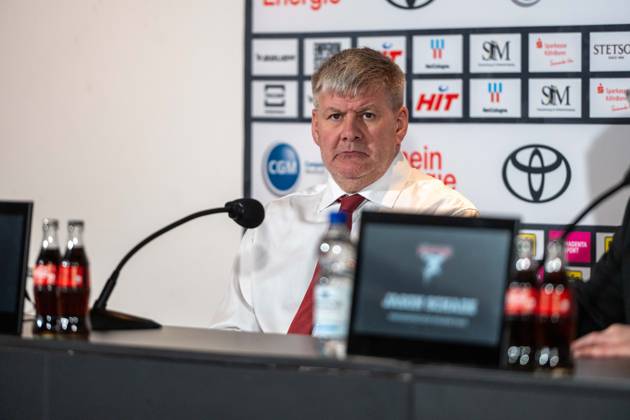 Bill Peters, Head Coach, Augsburger Panther , Koelner Haie vs Augsburger Panther, Penny Deutsche Eishockey Liga, DEL, Herren , 48 Spieltag, 04 03 2026 Köln NRW Germany Copyright: xkolbert-press MartinxWdziecznyx