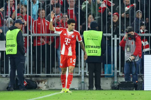 Goal celebration by Luis Diaz 14 FC Bayern Muenchen to 1 0, FC Bayern Muenchen vs Borussia Moenchengladbach, Football, 1 Bundesliga, 25 Matchday, 06 03 2026 DFB regulations prohibit any use of photographs as image sequences and or quasi video Muenchen Bayern Germany Copyright: xkolbert-press ChristianxKolbertx