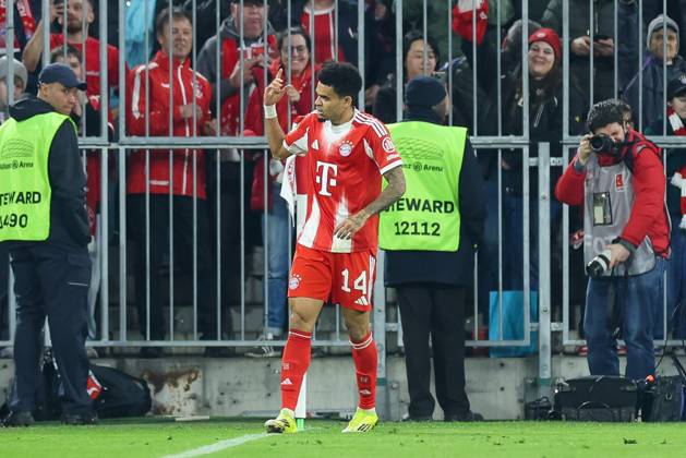Goal celebration by Luis Diaz 14 FC Bayern Muenchen to 1 0, FC Bayern Muenchen vs Borussia Moenchengladbach, Football, 1 Bundesliga, 25 Matchday, 06 03 2026 DFB regulations prohibit any use of photographs as image sequences and or quasi video Muenchen Bayern Germany Copyright: xkolbert-press ChristianxKolbertx