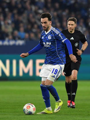 Kenan Karaman FC Schalke 04 in action, on the ball, single action during the 2 Bundesliga match between FC Schalke 04 and Arminia Bielefeld, Veltins Arena on 06 March 2026 in Gelsenkirchen, Germany Photo by Ralf Treese DeFodi Images Kenan Karaman FC Schalke 04 controls the ball during the 2 Bundesliga match between FC Schalke 04 and Arminia Bielefeld at Veltins Arena on March 6, 2026 in Gelsenkirchen, Germany Photo by Ralf Treese DeFodi Images Photo by Ralf Treese DeFodi Images