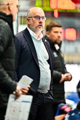 Stefan Nyman Head Coach, Headcoach, Iserlohn Roosters , GER, Iserlohn Roosters vs Fischtown Pinguins Bremerhaven, Ice Hockey, Penny DEL, 50 Matchday, Season 2025 2026, 08 03 2026, GER, Iserlohn Roosters vs Fischtown Pinguins Bremerhaven, Ice Hockey, Penny DEL, 50 Matchday, Season 2025 2026, 08 03 2026 Iserlohn Copyright: xJonasxBrockmann Eibner-Pressefotx EP_JBN