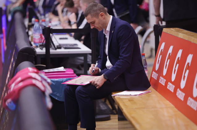 Coach Marko Stankovic Telekom Baskets Bonn vs SYNTAINICS MBC 23 Speiltag season 2025 26