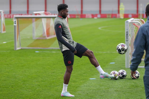 Alphonso Davies FC Bayern Muenchen, 19 with ball, GER, Final training, FC Bayern Muenchen, Football, UEFA Champions League, Round of 16, First leg, 2025 2026 season, 09 03 2026, GER, Final training, FC Bayern Muenchen, Football, UEFA Champions League, Round of 16, First leg, 2025 2026 season, 09 03 2026 Muenchen Copyright: xEibner-Pressefoto JennixMaulx EP_JML