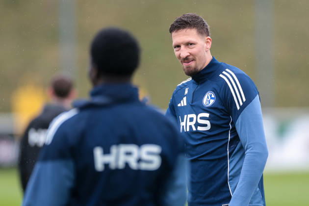 11 03 2026 Soccer training of FC Schalke 04 Janik Bachmann FC Schalke 04 grinning Gelsenkirchen training ground FC Schalke 04 NRW Germany xRHR PHOTO YYx Copyright: RHR-FOTOx RHR-FOTO YY