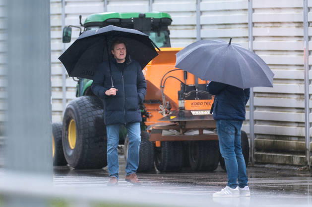 11 03 2026 Soccer Training of FC Schalke 04 Director Professional Soccer Youri Mulder FC Schalke 04 with an umbrella Gelsenkirchen Training ground FC Schalke 04 NRW Germany xRHR PHOTO YYx Copyright: RHR-FOTOx RHR-FOTO YY