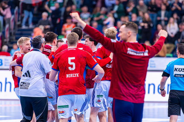 v l , TSV Hannover Burgdorf green vs HSV Hamburg white on matchday 25 of the 2025 2026 season in the DAIKIN Handball Bundesliga 13 03 2026, ZAG Arena Hannover, GER , Copyright: xJanxGuentherx xTSVxHannover-Burgdorfx