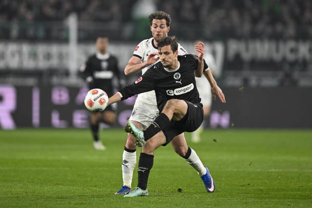 v li in duel Joe Scally Moenchengladbach 29 Adam Dzwigala Pauli 25 13 03 2026 ¢ Football ¢ Borussia Moenchengladbach vs FC St Pauli, Borussia Park, Moenchengladbach, DFB DFL REGULATIONS PROHIBIT ANY USE OF PHOTOGRAPHS AS IMAGE SEQUENCES AND OR QUASI VIDEO Copyright: xpepphotox xHorstxMauelshagenx pep00321, pep_20260313_hm_306415