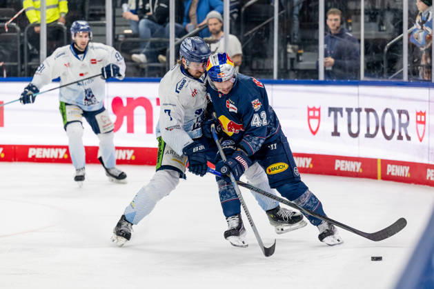 Fight for the puck duel between Nicolas Beaudin Straubing Tigers, 7 and Yasin Ehliz EHC Red Bull Muenchen, 42 GER, EHC Red Bull Muenchen vs Straubing Tigers, Ice Hockey, DEL, Matchday 51, Season 2025 2026, 13 03 2026 GER, EHC Red Bull Muenchen vs Straubing Tigers, Ice Hockey, DEL, Matchday 51, Season 2025 2026, 13 03 2026 Muenchen Copyright: xEibner-Pressefoto FranzxFeinerx EP_HFR