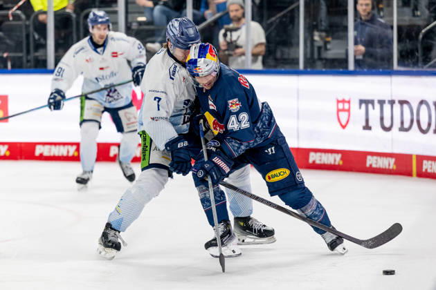 Fight for the puck duel between Nicolas Beaudin Straubing Tigers, 7 and Yasin Ehliz EHC Red Bull Muenchen, 42 GER, EHC Red Bull Muenchen vs Straubing Tigers, Ice Hockey, DEL, Matchday 51, Season 2025 2026, 13 03 2026 GER, EHC Red Bull Muenchen vs Straubing Tigers, Ice Hockey, DEL, Matchday 51, Season 2025 2026, 13 03 2026 Muenchen Copyright: xEibner-Pressefoto FranzxFeinerx EP_HFR