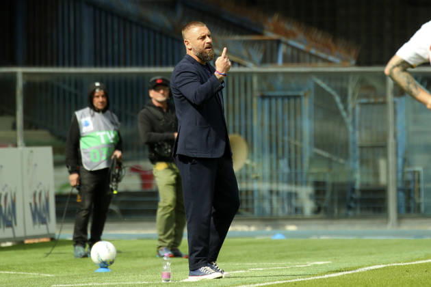 Genoa™s head coach Daniele De Rossi during the Serie A soccer match between Hellas Verona and Genoa at the Bentegodi Stadium in Verona, north west Italy - Sunday , March 15 , 2026. - Soccer . Copyright: xPaolaxGarbuio Lapressex