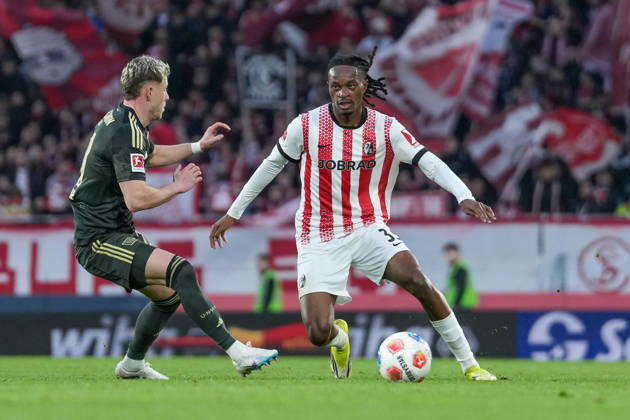 Tim Skarke 1 FC Union Berlin, 21 in duel with Jordy Makengo SC Freiburg, 33 , Germany, Soccer, 1 Bundesliga, Matchday 26, 2025 2026, SC Freiburg vs 1 FC Union Berlin, 15 03 2026, Europa Park Stadion, Freiburg, Germany DFL REGULATIONS PROHIBIT ANY USE OF PHOTOGRAPHS AS IMAGE SEQUENCES AND OR QUASI VIDEO Freiburg Europa Park Stadion Baden Württemberg Germany Copyright: xArnexAmbergx