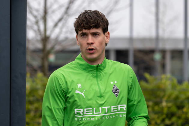 Philipp Sander Borussia Moenchengladbach, 16 comes on the pitch Public training Borussia Moenchengladbach on the training ground at Borussia Park, 1 Bundesliga, Football, Season 2025 2026, 17 03 2026 Training Borussia Moenchengladbach, 1 Bundesliga, Season 2025 2026, 17 03 2026 Moenchengladbach Copyright: xEibner-Pressefoto ThomasxHaeslerx EP_THR
