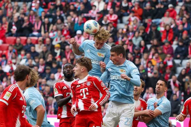 in duel, action, with Dayot Upamecano 2 FC Bayern Muenchen , Lennart Karl 42 FC Bayern Muenchen , Leopold Querfeld 14 1 FC Union Berlin , Andrej Ilic 23 1 FC Union Berlin , FC Bayern Muenchen vs 1 FC Union Berlin, Football, 1 Bundesliga, 27 Matchday, 21 03 2026 DFB regulations prohibit any use of photographs as image sequences and or quasi video Muenchen Bayern Germany Copyright: xkolbert-press ChristianxKolbertx