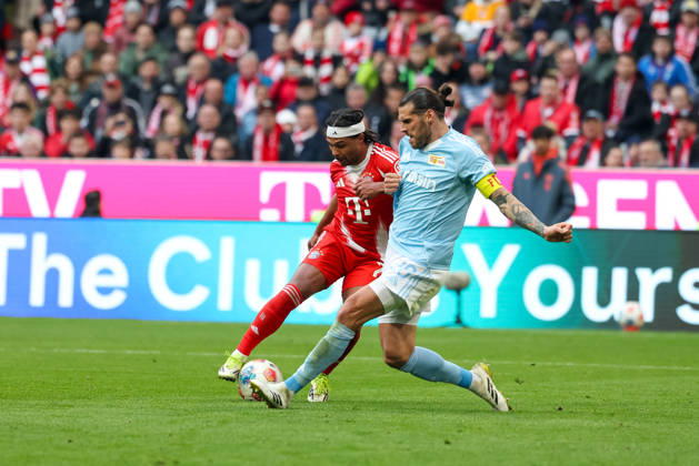 Serge Gnabry FC Bayern Muenchen, 07 with Christopher Trimmel 1 FC Union Berlin, 28 , GER, FC Bayern Muenchen vs 1 FC Union Berlin, Football, Bundesliga, Matchday 27, Season 2025 2026, 21 03 2026, DFL DFB REGULATIONS PROHIBIT ANY USE OF PHOTOGRAPHS as IMAGE SEQUENCES and or QUASI VIDEO, GER, FC Bayern Muenchen vs 1 FC Union Berlin, Football, Bundesliga, Matchday 27, Season 2025 2026, 21 03 2026 Muenchen Copyright: xEibner-Pressefoto JennixMaulx EP_JML