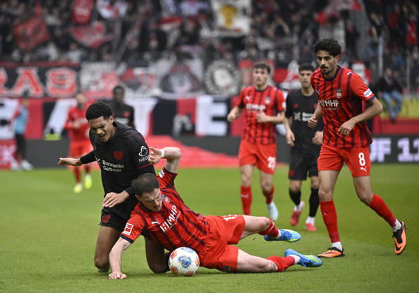 One-on-one, action Budu Zivzivadze Siwsiwadse 1 FC Heidenheim 1846 FCH 11 vs Jarell Quansah Bayer 04 Leverkusen 04 Eren Dinkci 1 FC Heidenheim 1846 FCH 08 1 FC Heidenheim 1846 FCH vs Bayer 04 Leverkusen B04 21 03 2026 DFL REGULATIONS PROHIBIT ANY USE OF PHOTOGRAPHS AS IMAGE SEQUENCES AND OR QUASI VIDEO 1 FC Heidenheim 1846 FCH vs Bayer 04 Leverkusen