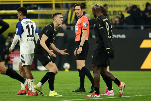 Dortmund, Germany, 21 03 26, Nico Schlotterbeck Borussia Dortmund , Fabio Silva Borussia Dortmund and the goal scorer to 2 2 Serhou Guirassy Borussia Dortmund during the match of the 1 Bundesliga between Borussia Dortmund Hamburger SV at the Signal Iduna Park in Dortmund Photo by Joachim Bywaletz DFB DFL REGULATIONS PROHIBIT ANY USE OF PHOTOGRAPHS AS IMAGE SEQUENCES AND OR QUASI VIDEO Copyright: JoachimxBywaletz xJB-Sportfoto