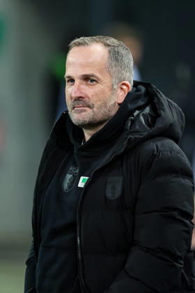 Manuel Baum FC Augsburg, Head Coach GER, FC Augsburg vs VfB Stuttgart, 1 Bundesliga Soccer, Matchday 27, Season 2025 2026, 22 03 2026 DFB DFL REGULATIONS PROHIBIT ANY USE OF PHOTOGRAPHS AS IMAGE SEQUENCES AND OR QUASI VIDEO GER, FC Augsburg vs VfB Stuttgart, 1 Bundesliga Soccer, Matchday 27, Season 2025 2026, 22 03 2026 Augsburg Copyright: xEibner-Pressefoto RogerxBuerkex EP_RBE