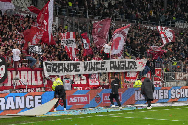 Banner of the fans and Ultras in the stands, banner for Vincenzo Grifo SC Freiburg, 32 , Germany, Football, 1 Bundesliga, 27 Matchday, 2025 2026, FC St Pauli vs SC Freiburg, 22 03 2026, Millerntor Stadion, Hamburg, Germany DFL REGULATIONS PROHIBIT ANY USE OF PHOTOGRAPHS AS IMAGE SEQUENCES AND OR QUASI VIDEO Hamburg Millerntor Stadion Hamburg Germany Copyright: xArnexAmbergx
