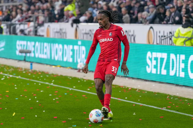 Jordy Makengo SC Freiburg, 33 on the ball , Germany, Football, 1 Bundesliga, Matchday 27, 2025 2026, FC St Pauli vs SC Freiburg, 22 03 2026, Millerntor Stadion, Hamburg, Germany DFL REGULATIONS PROHIBIT ANY USE OF PHOTOGRAPHS AS IMAGE SEQUENCES AND OR QUASI VIDEO Hamburg Millerntor Stadion Hamburg Germany Copyright: xArnexAmbergx