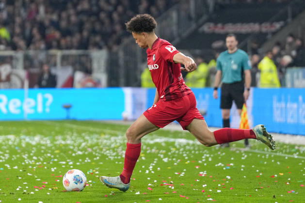 Derry Scherhant SC Freiburg, 07 on the ball , Germany, Football, 1 Bundesliga, Matchday 27, 2025 2026, FC St Pauli vs SC Freiburg, 22 03 2026, Millerntor Stadion, Hamburg, Germany DFL REGULATIONS PROHIBIT ANY USE OF PHOTOGRAPHS AS IMAGE SEQUENCES AND OR QUASI VIDEO Hamburg Millerntor Stadion Hamburg Germany Copyright: xArnexAmbergx