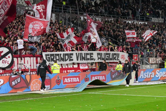 Banner of the fans and Ultras in the stands, Banner for Vincenzo Grifo SC Freiburg, 32 , Record goalscorer , Germany, Football, 1 Bundesliga, Matchday 27, 2025 2026, FC St Pauli vs SC Freiburg, 22 03 2026, Millerntor Stadion, Hamburg, Germany DFL REGULATIONS PROHIBIT ANY USE OF PHOTOGRAPHS AS IMAGE SEQUENCES AND OR QUASI VIDEO Hamburg Millerntor Stadion Hamburg Germany Copyright: xArnexAmbergx