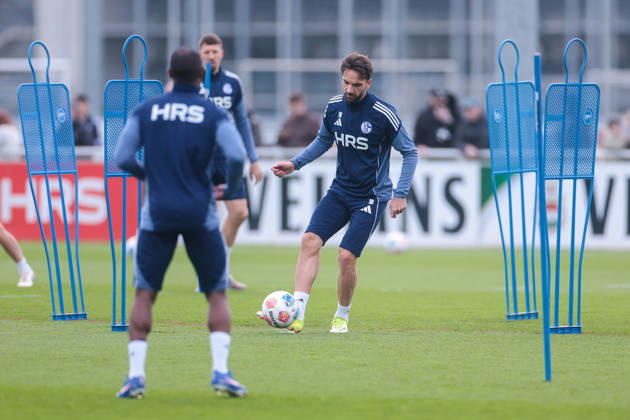 24 03 2026, Football, Training of FC Schalke 04 Kenan Karaman FC Schalke 04 Gelsenkirchen Training ground FC Schalke 04 NRW Germany xRHR PHOTO YYx Copyright: RHR-FOTOx RHR-FOTO YY